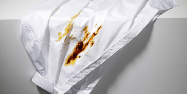 廚衣上的油漬長(zhǎng)期沒(méi)有洗凈形成重油斑